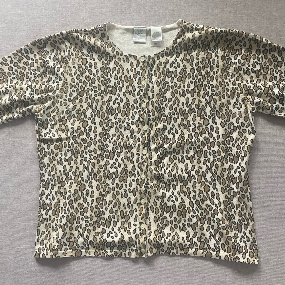 Liz Claiborne leopard print cardigan. - Picture 3 of 11